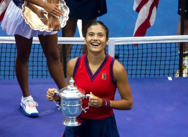 在赛场上表 在赛场上表